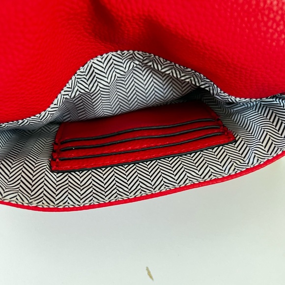 Red crossbody purse! - Picture 3 of 3